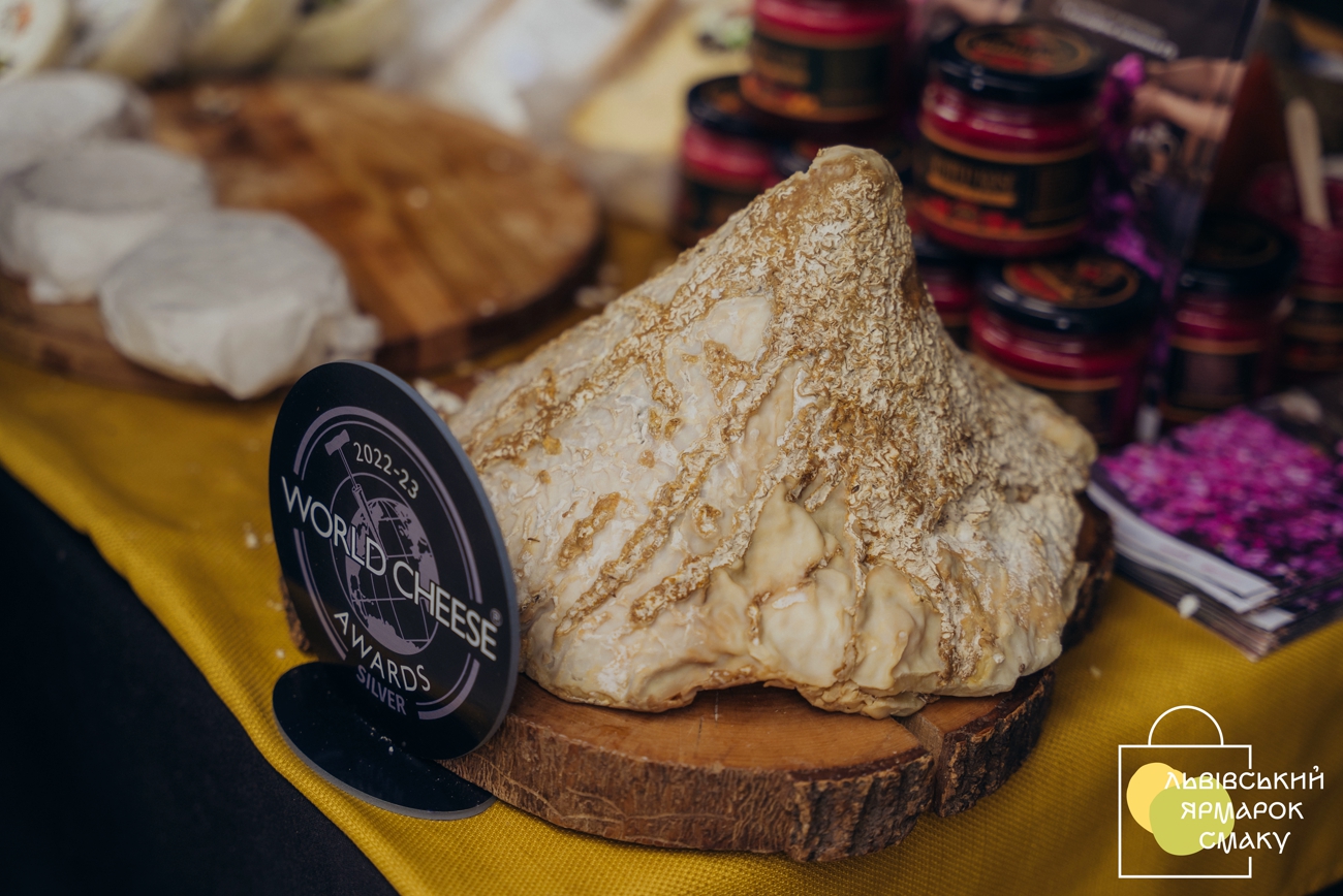 Українські крафтові сири: гастрономічні поєднання від сирної експертки